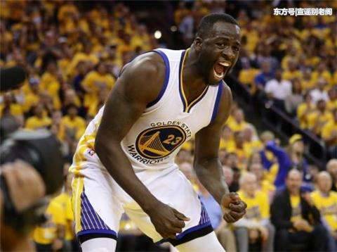  森林狼爱德华兹隔扣戈贝尔，官方评选年度最佳扣篮  